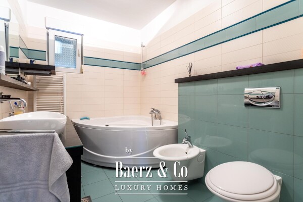 photo 8 Split, Meje, spacious four-bedroom apartment on two floors